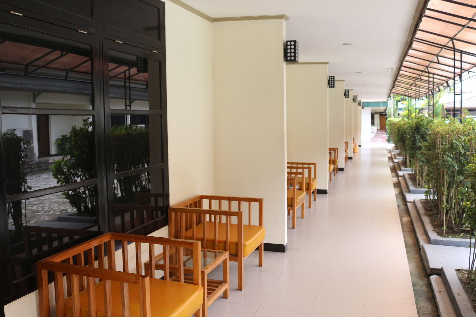 Serayu Hotel Timika Exterior photo
